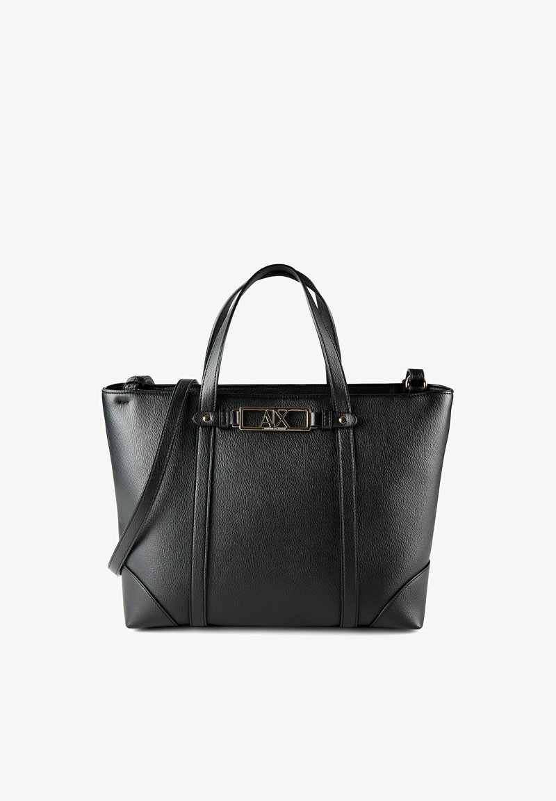 Sac fourre-tout en cuir noir avec doubles anses, bandoulière réglable et plaque logo AX en métal doré sur le devant.