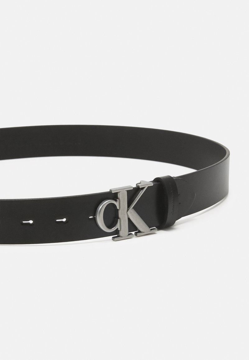 Herren Gürtel klassisch | Calvin Klein Jeans ROUND MONO PLAQUE BELT Gürtel black/schwarz - YX06211 Herren Gürtel klassisch | Calvin Klein Jeans ROUND MONO PLAQUE BELT Gürtel black/schwarz - YX06211