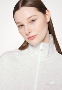 New Balance ATHLETICS REMASTERED FRENCH TERRY 1/4 ZIP - Camisola - sea salt heather