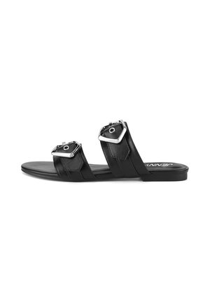 Czarne skórzane sandały z dwoma szerokimi paskami z kwadratowymi metalowymi klamrami, płaską podeszwą i minimalistycznym designem.