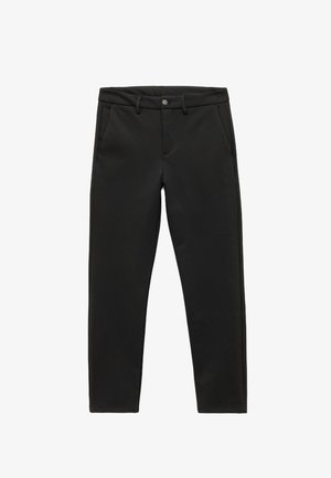 Pantaloni neri realizzati in un tessuto liscio ed elastico. Presentano una chiusura con bottone, passanti per cintura e due tasche frontali.