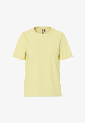 Camiseta de algodón amarilla de manga corta con cuello redondo y corte relajado. Presenta un diseño minimalista sin gráficos ni patrones visibles.