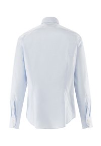 Hellblaues Langarmhemd aus glattem Stoff, maßgeschneiderte Passform, Hemdkragen, geknöpfte Manschetten, dezente Textur, Rückenteil mit Passe und Seitenschlitzen.