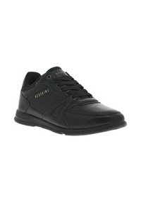 Zapatilla deportiva negra de material de cuero suave, con punta redondeada, diseño con cordones y sutil marca en dorado en el costado.