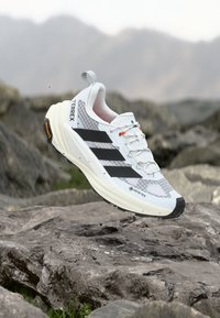 Δεν επιλέχθηκε, footwear white/core black/off white