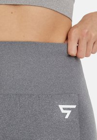 SQUATPROOF ROW SEAMLESS - Shorts - light grey