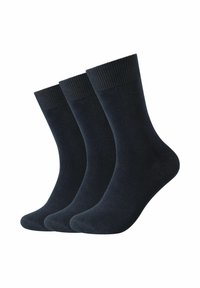 Tre par marineblå sokker lavet af blødt stof, med ribbede manchetter, glat tekstur og et klassisk crew-længde design.