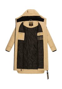 Beige vadderad jacka med svart foder, flera interna fickor, hög krage och dragkedjor. Accentuerad med gula etiketter och varumärkesloggor.