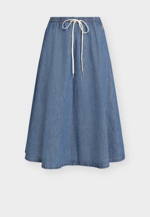 Világoskék farmer A-vonalú szoknya rugalmas derékkal és fehér húzózsinórral elöl, midi hosszúságú.