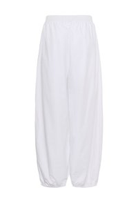 Pantalon blanc à coupe ample avec taille élastique et bas élastiqués froncés, conçu pour une tenue décontractée ou sportive.