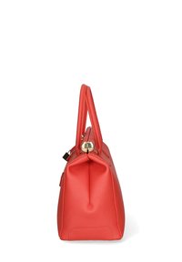 Borsa a mano in pelle rossa con una forma strutturata, fondo piatto e due manici superiori. Presenta un dettaglio della chiusura in tono oro e una finitura testurizzata.