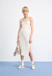 Nike Sportswear SKIRT - Saia lápis - light orewood