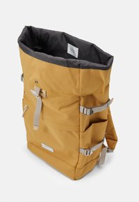 Sandqvist BERNT - Mochila - yellow