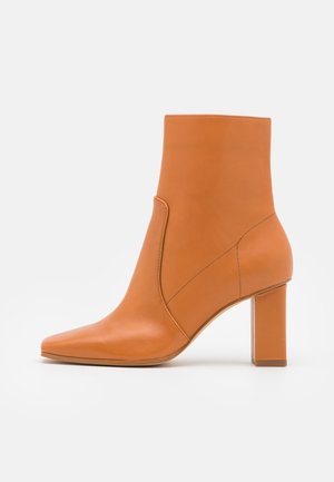 Stiefelette - brown