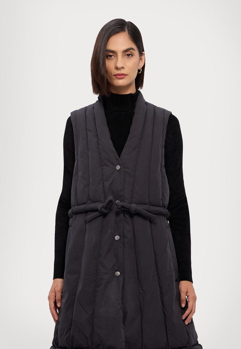 Henrik Vibskov PUFF VEST - Strukirani kaput - black