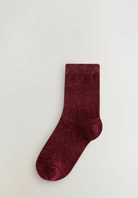 Bordo spalvos kojinė, pagaminta iš tekstūruoto mezgimo audinio, su raitytu kraštu ir be siūlių padu, padėta ant šviesaus fono.