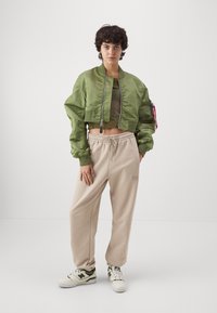 Alpha Industries BOXY - Bomber stiliaus striukė - sage green