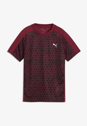 Korteærmet bordeauxrød skjorte med sekskantet mønster, ensfarvede bordeaux skuldre og et lille hvidt Puma-logo på brystet.