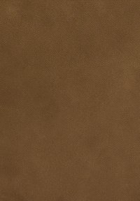 Καφέ υφασμάτινη υφή με πυκνό υφαντό μοτίβο, που εμφανίζει λεπτές ίνες και διακριτικές παραλλαγές στην απόχρωση.