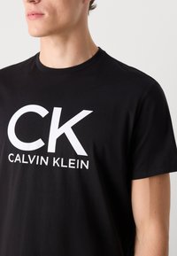 Calvin Klein Jeans GRAPHIC TEE - T-shirt print - black