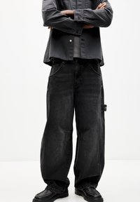 PULL&BEAR BALLOON FIT WITH EMBROIDERED POCKET - Jeans baggy - black