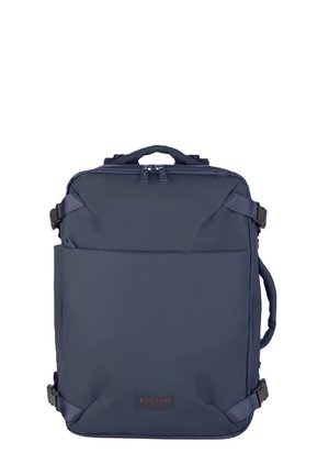 Zaino blu navy realizzato in tessuto resistente, con un design minimalista, due spallacci, una maniglia superiore e una tasca frontale con zip.