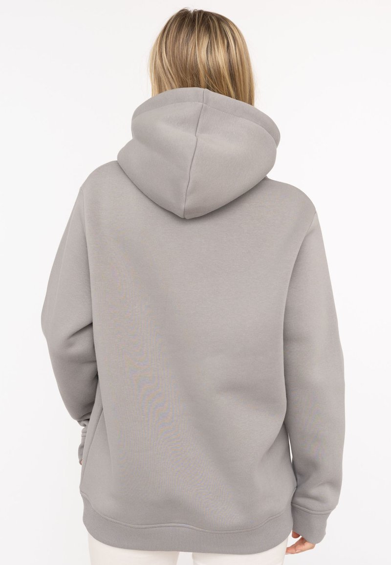 Grauer Kapuzenpullover mit einer weichen, glatten Textur, ausgestattet mit einer Kängurutasche und gerippten Bündchen. Schlichte, entspannte Passform ohne Verzierungen.