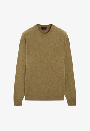 Brauner Strickpullover mit rundem Ausschnitt, langen Ärmeln und weicher Textur. Mit gerippten Bündchen und Saum. Einfaches, einfarbiges Design.