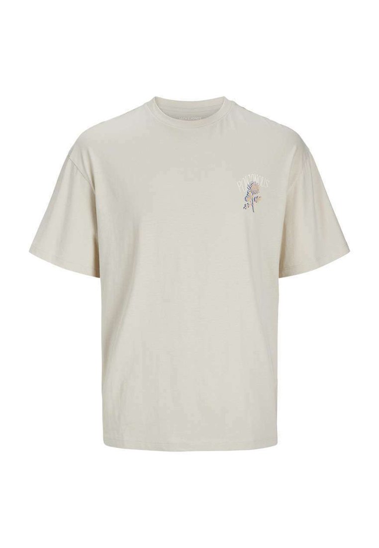Camiseta de algodón beige con mangas cortas y cuello redondo. Presenta un pequeño gráfico floral en azul y púrpura en el área del lado izquierdo del pecho.