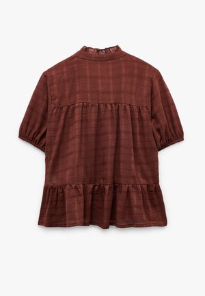 Rdzawobrązowa bluzka z teksturowanej tkaniny, z falbanistym kołnierzykiem, krótkimi bufiastymi rękawami oraz warstwowym, marszczonym dołem.