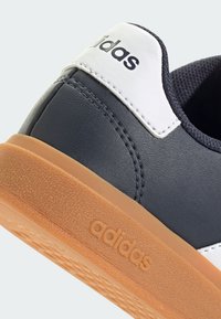 adidas Sportswear GRAND - Träningsskor - shadow navy cloud white gum