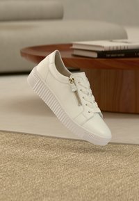 Non sélectionné, white