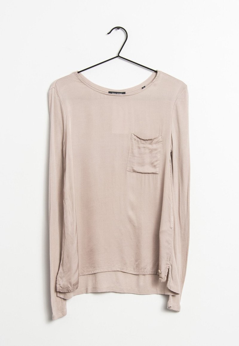Top a maniche lunghe di un leggero color beige realizzato in tessuto morbido. Presenta una tasca anteriore e fessure laterali all'orlo per un fit rilassato.