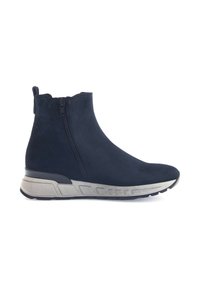 Botines de ante azul marino con cremallera lateral, diseño elegante y suela texturizada en gris para mayor agarre y comodidad.