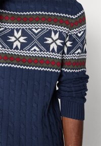 Selected Homme SLHFLAKE CABLE - Pulover - navy blazer