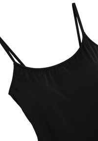 Maillot de bain noir avec de fins straps ajustables, texture froncée près de l'encolure, fabriqué en tissu lisse et extensible.