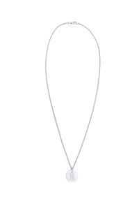 Silverfärgad kedja med ett cirkulärt hänge med en upphöjd symbol. Designen är elegant och minimalistisk med en slät yta.