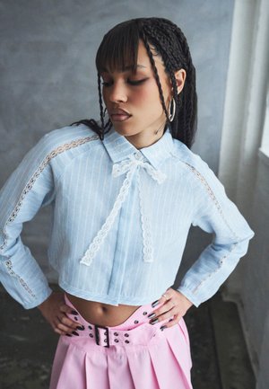 Koi Footwear, HONEYDROP STRIPED CROP SHIRT - Chemisier - baby blue