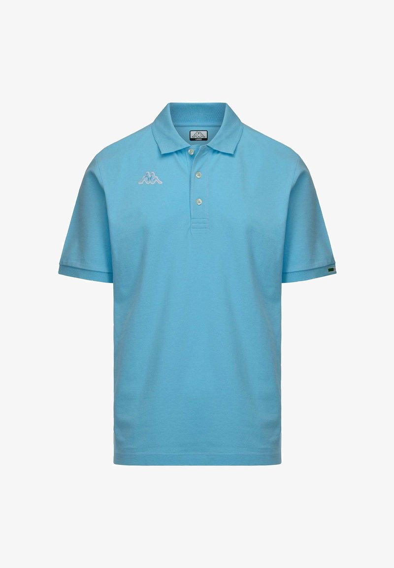 Polo bleu clair à manches courtes avec trois boutons et logo brodé blanc sur la poitrine gauche, taille grande.