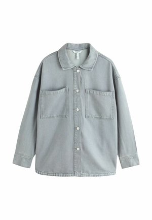 Hellgraue Jeansjacke mit Knopfleiste, weiter Kragen, zwei großen aufgesetzten Taschen vorne und langen Ärmeln.