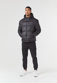 CLOSURE London RACER LOGO PUFFER JACKET - Téli dzseki - black