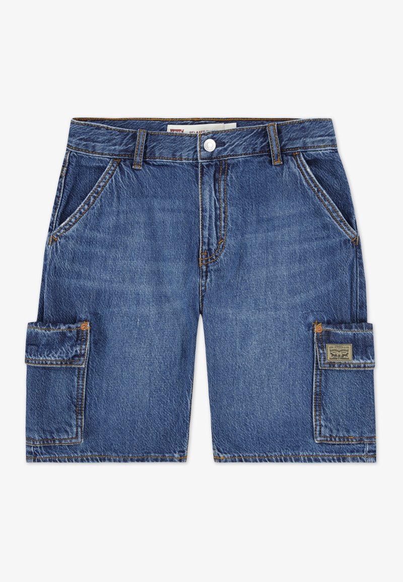 Τζιν cargo σορτς σε μεσαίο μπλε χρώμα με πέντε τσέπες, αντίθετη ραφή και κλείσιμο με κουμπί μπροστά. Διαθέτει μεγάλη πλαϊνή τσέπη cargo.