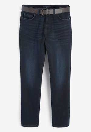 Mörkblå denimjeans med rak benstil, utrustade med ett texturerat grått bälte, fem fickor och subtila blekningar på framsidan.