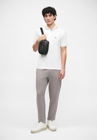Armani Exchange Bluză polo - off white