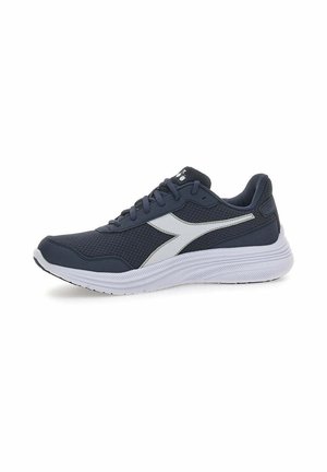 Sneaker sportiva blu scuro con suola bianca e striscia laterale bianca, tomaia in mesh, allacciatura, mostrata di profilo su sfondo semplice.