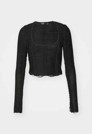 Haut court à manches longues noir avec un décolleté carré, présentant un design texturé en côtes et des détails à l'ourlet brut. Tissu transparent et léger.