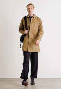 Barbour LORDEN WATERPROOF  - Casaco curto - sand/blue granite