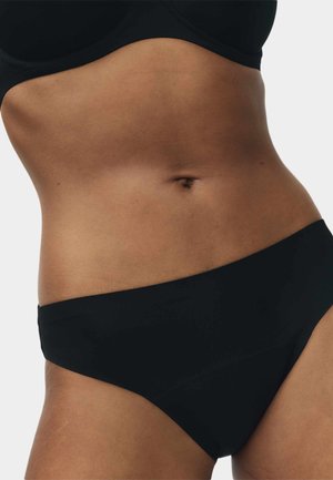 Marks & Spencer, - Majtki menstruacyjne