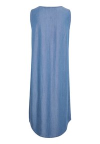 Robe sans manches en jean bleu clair, avec un ourlet arrondi et un design simple. Texture douce sans ornements ni motifs.