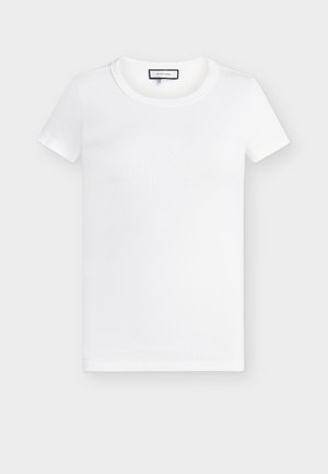 Biele tričko s krátkym rukávom z hladkej bavlny, s okrúhlym výstrihom a čistým, jednoduchým dizajnom bez viditeľných vzorov alebo ozdôb.